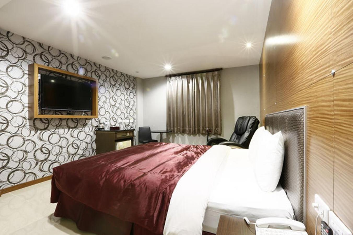 Hua Xiang Motel - Arena Kaohsiung Extérieur photo