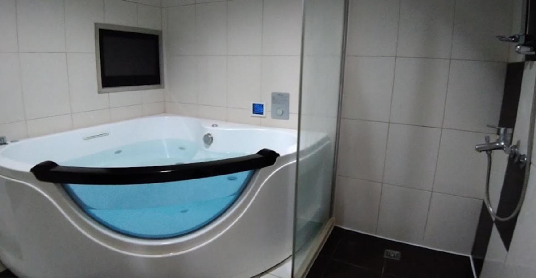 Hua Xiang Motel - Arena Kaohsiung Extérieur photo