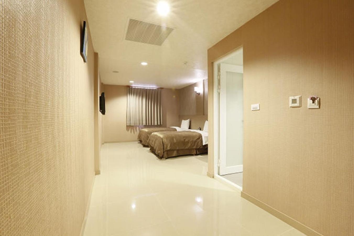 Hua Xiang Motel - Arena Kaohsiung Extérieur photo