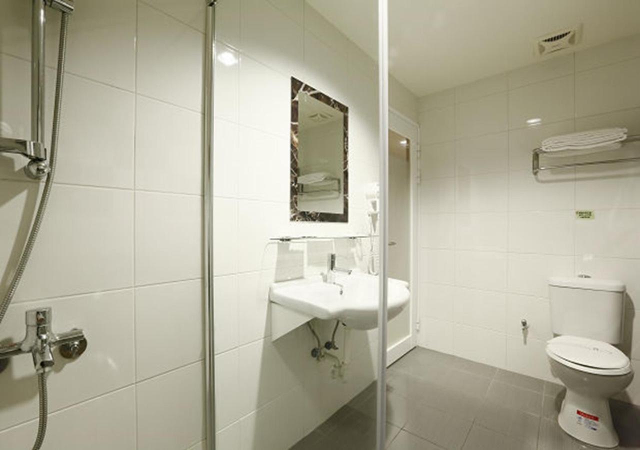 Hua Xiang Motel - Arena Kaohsiung Extérieur photo