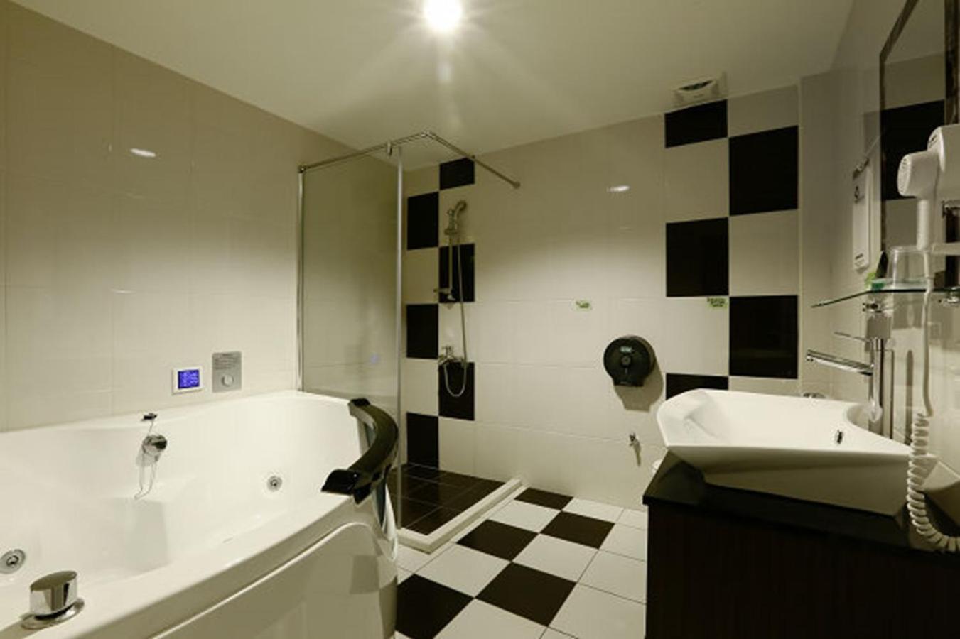 Hua Xiang Motel - Arena Kaohsiung Extérieur photo