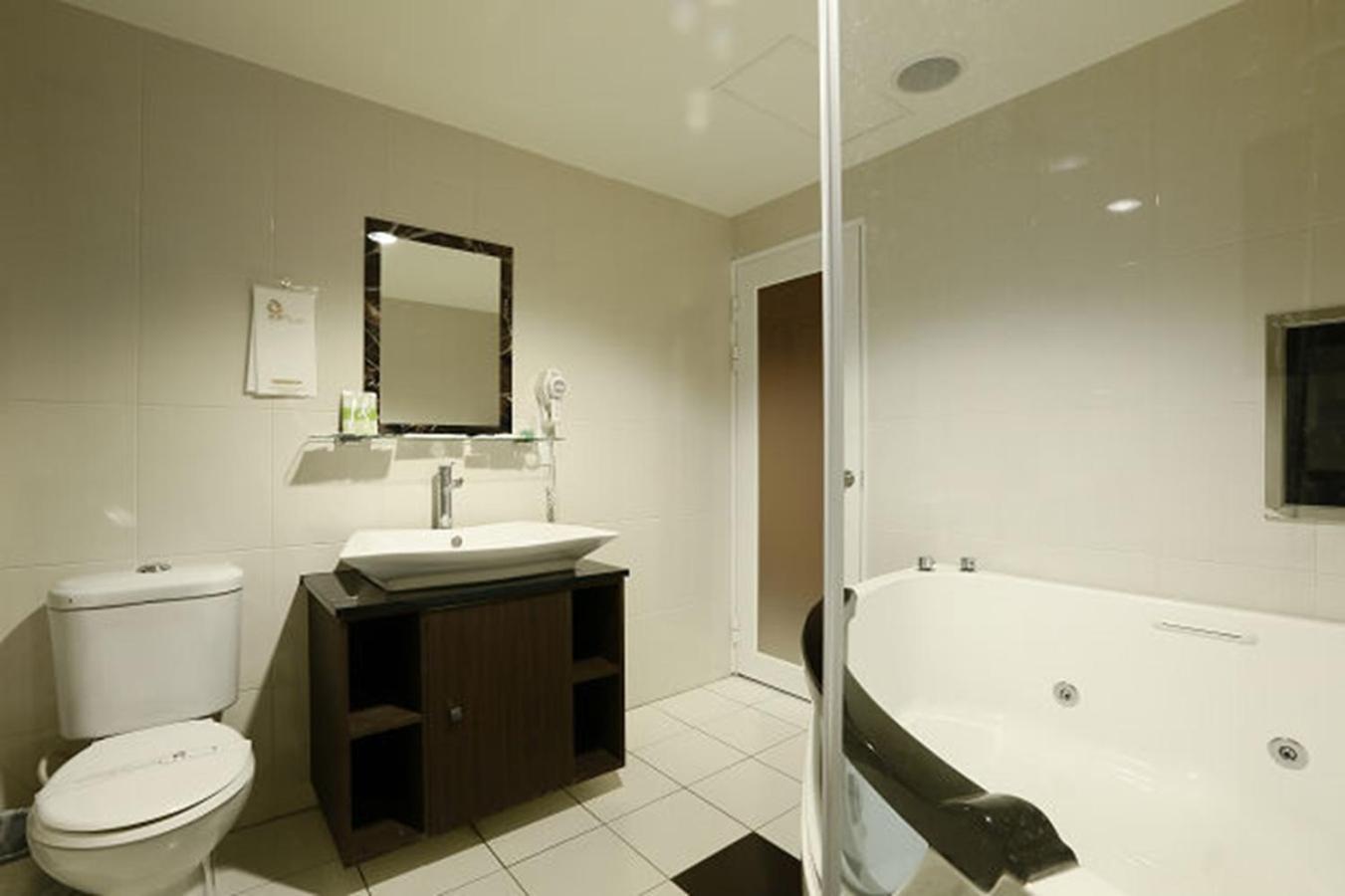 Hua Xiang Motel - Arena Kaohsiung Extérieur photo